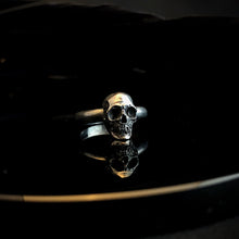 Load image into Gallery viewer, ossua-et-acroamata-jewelery-movie-props-trivia-gothic-goth-gothic-memento-mori-sterling-silver-925-full-skull-stacker-ring