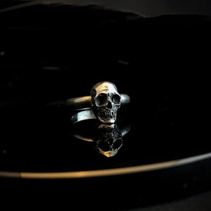 ossua-et-acroamata-jewelery-movie-props-trivia-gothic-goth-gothic-memento-mori-sterling-silver-925-full-skull-stacker-ring