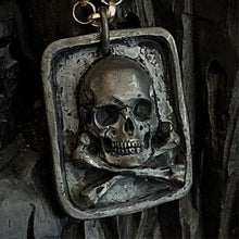 Load image into Gallery viewer, ossua-et-acroamata-jewelery-movie-props-trivia-gothic-goth-gothic-pirate-pirates-memento-mori-sterling-silver-925-Jolly-Roger-Necklace