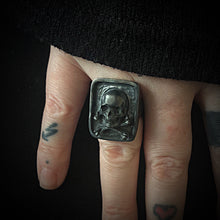 Load image into Gallery viewer, Jolly Roger Ring | Sterling Silver Skull Ring | OSSUA et ACROMATA