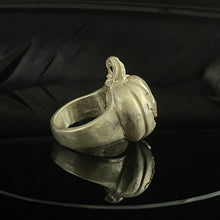 Load image into Gallery viewer, ossua-et-acroamata-jewelery-mythology-myth-gothic-goth-gothic-halloween-memento-mori-sterling-silver-925-Jack-o-latern-ring