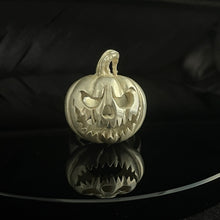 Load image into Gallery viewer, ossua-et-acroamata-jewelery-mythology-myth-gothic-goth-gothic-halloween-memento-mori-sterling-silver-925-Jack-o-latern-ring