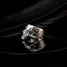 Load image into Gallery viewer, ossua-et-acroamata-jewelery-mythology-myth-gothic-goth-gothic-memento-mori-sterling-silver-925-Death-Mask-Ring