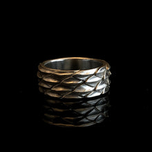 Load image into Gallery viewer, Dragon Scale Ring | Black Scale Ring | OSSUA et ACROMATA