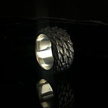 Load image into Gallery viewer, Dragon Scale Ring | Black Scale Ring | OSSUA et ACROMATA