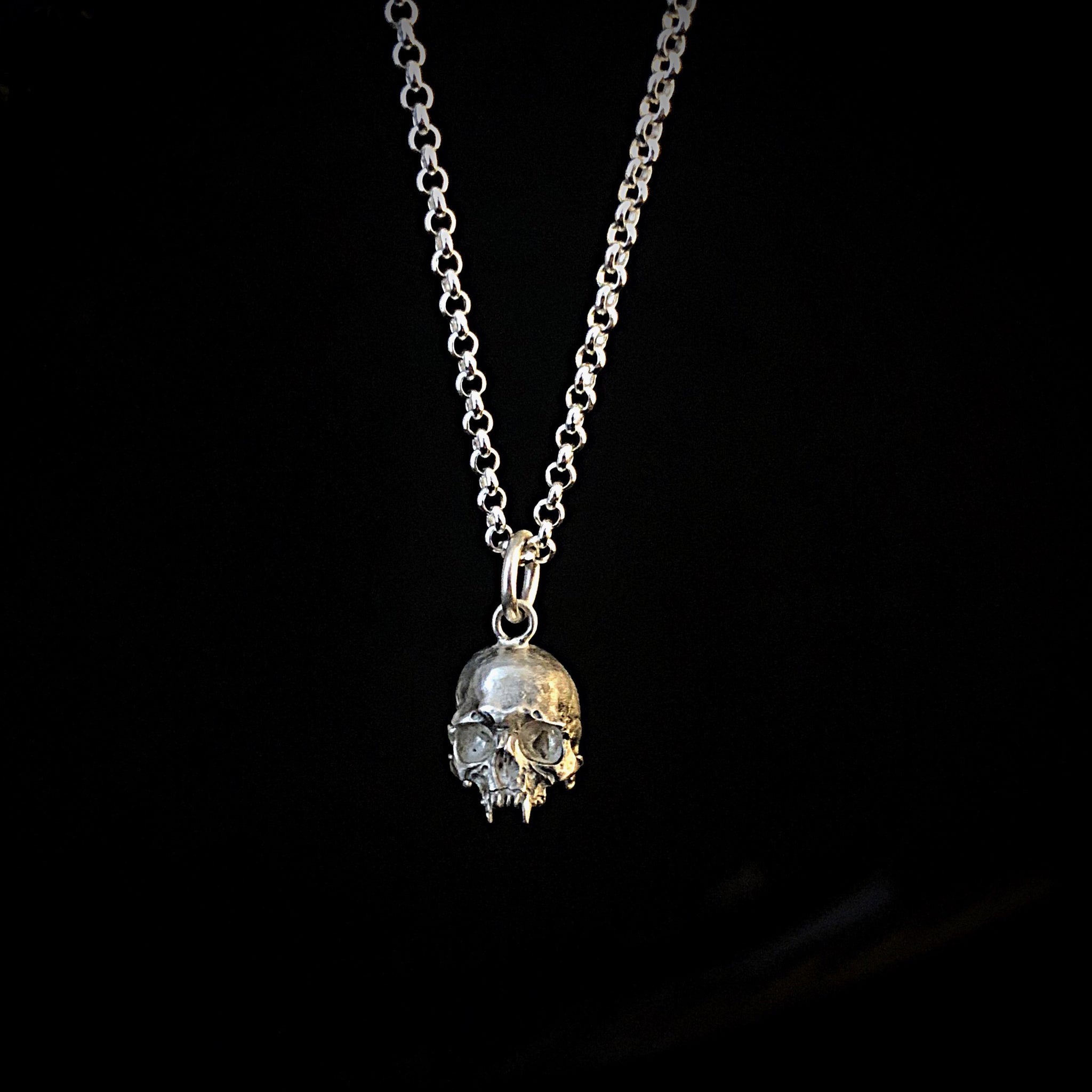Vampire Necklace OSSUA et ACROAMATA